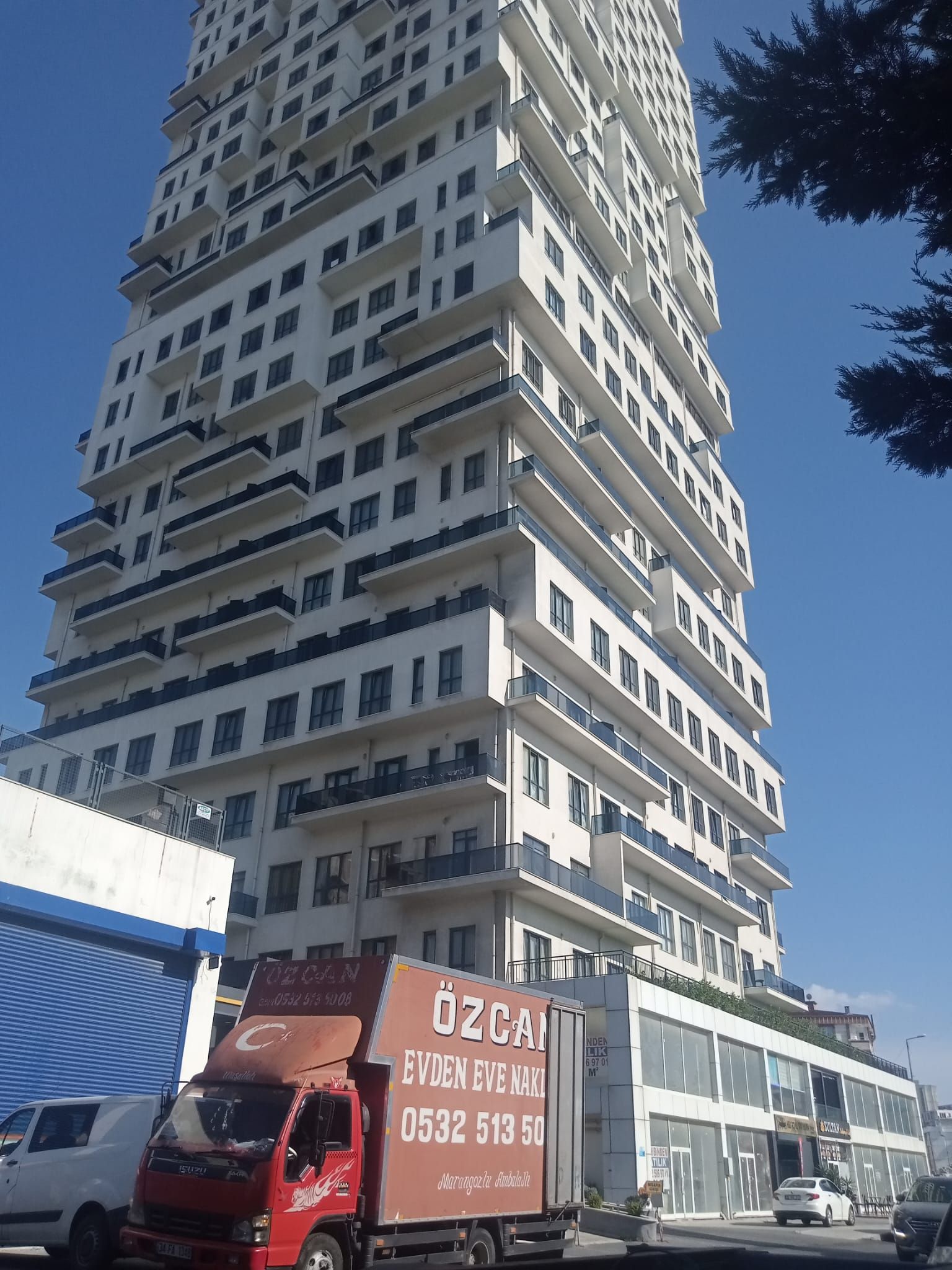 Kapalı kasa nakliyat aracı yükleme